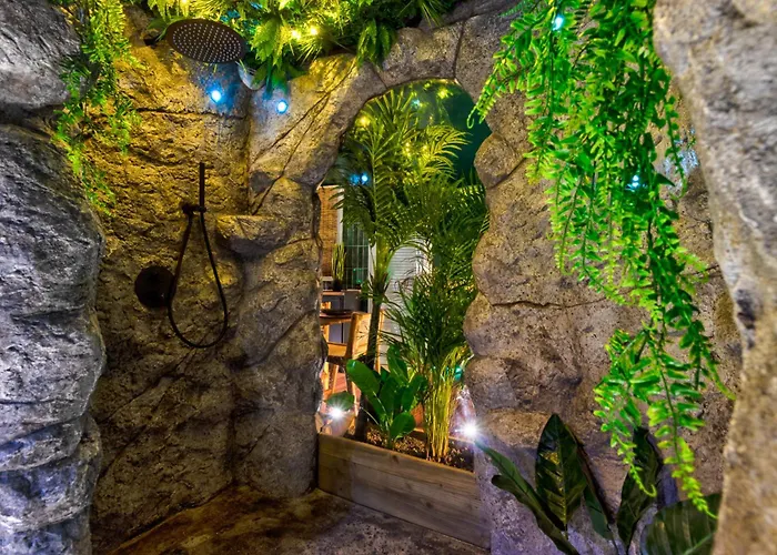 Jungle Love Room